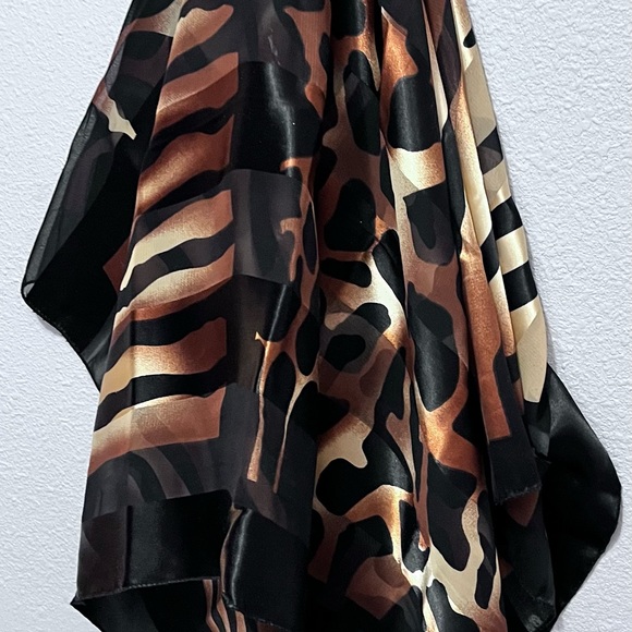 Elaine Animal print scarve - Picture 5 of 10
